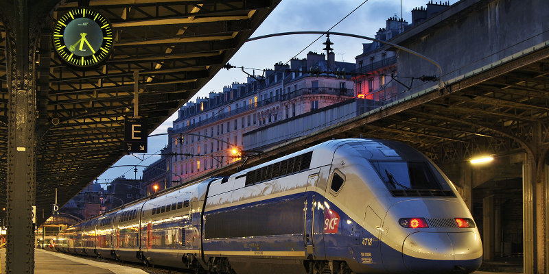 closest train station from property CHATEAU DES LUMIERES