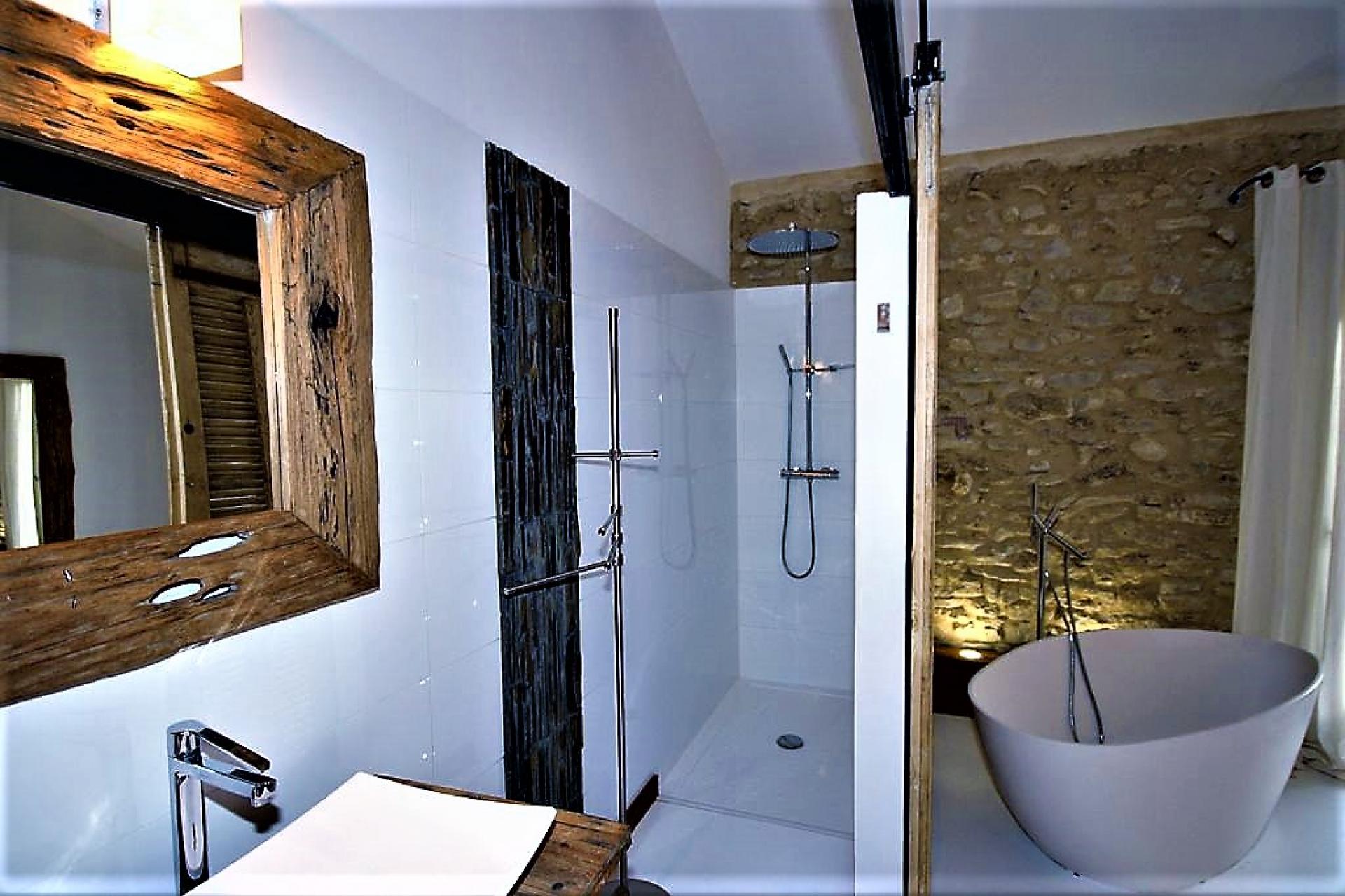 Luxury bathroom in La Douceur de Vivre Villa in Provence