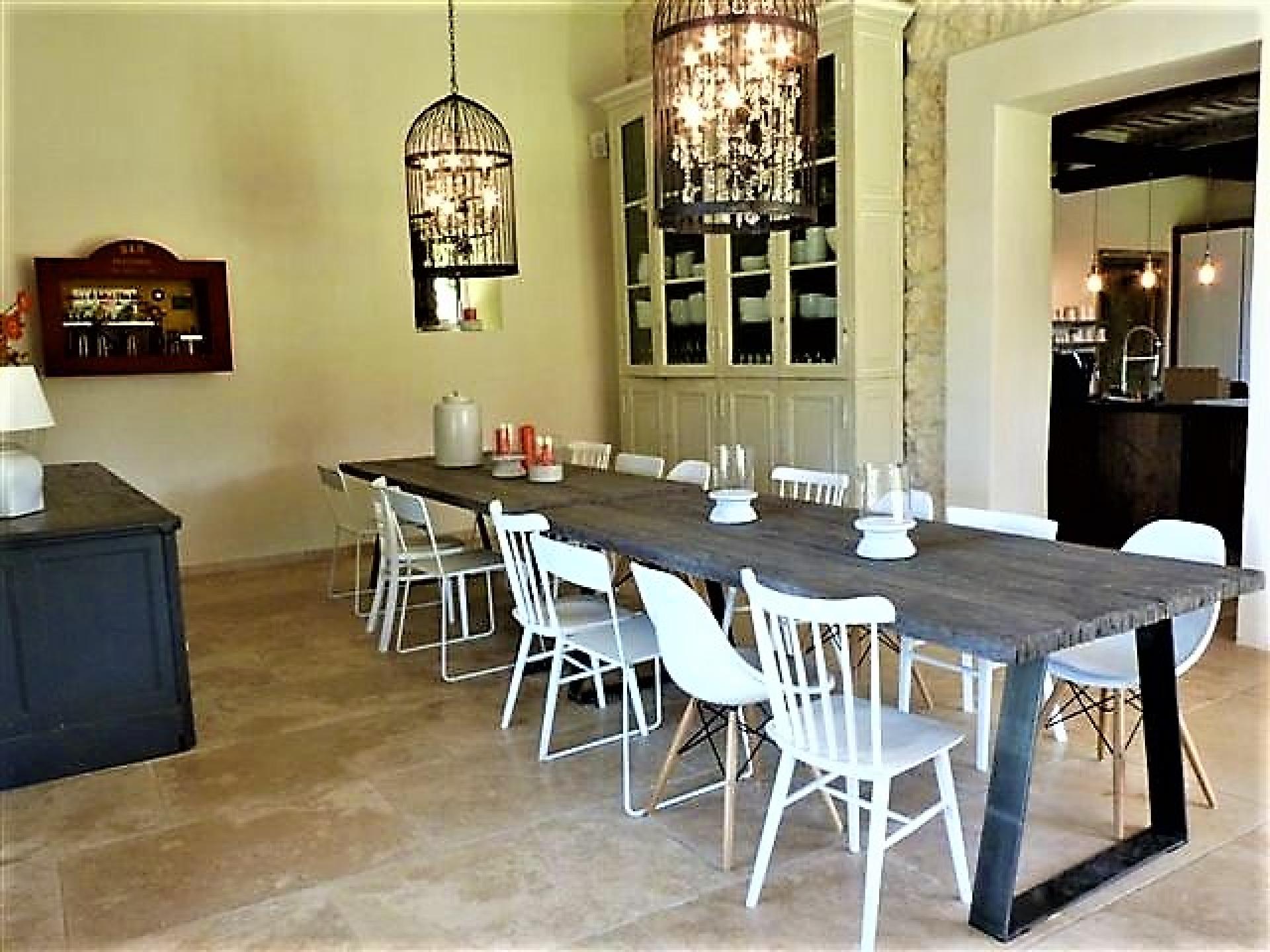 The dining room in La Douceur de Vivre Mas Provence