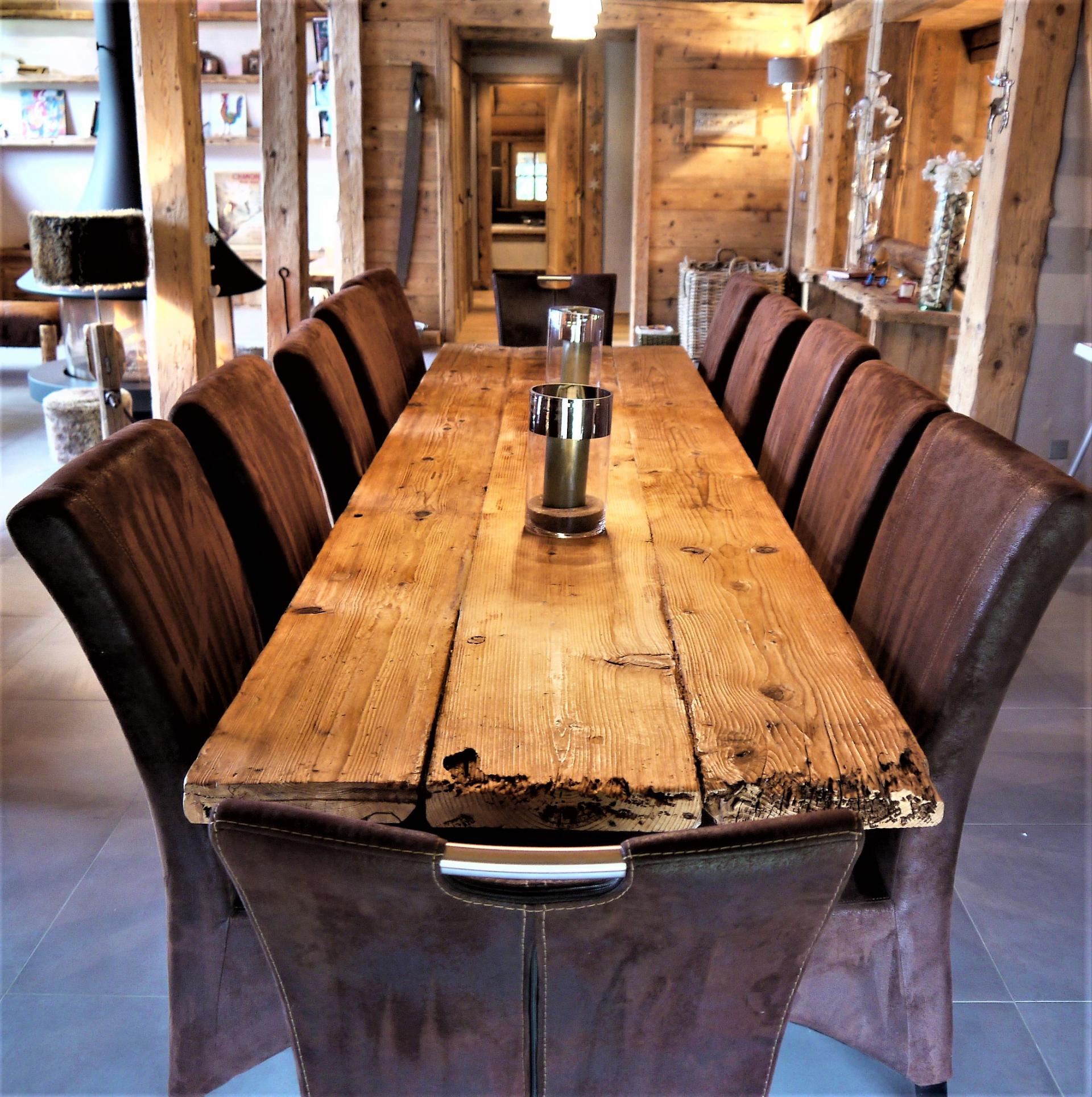 BEAUTIFUL WODDEN DINING TABLE