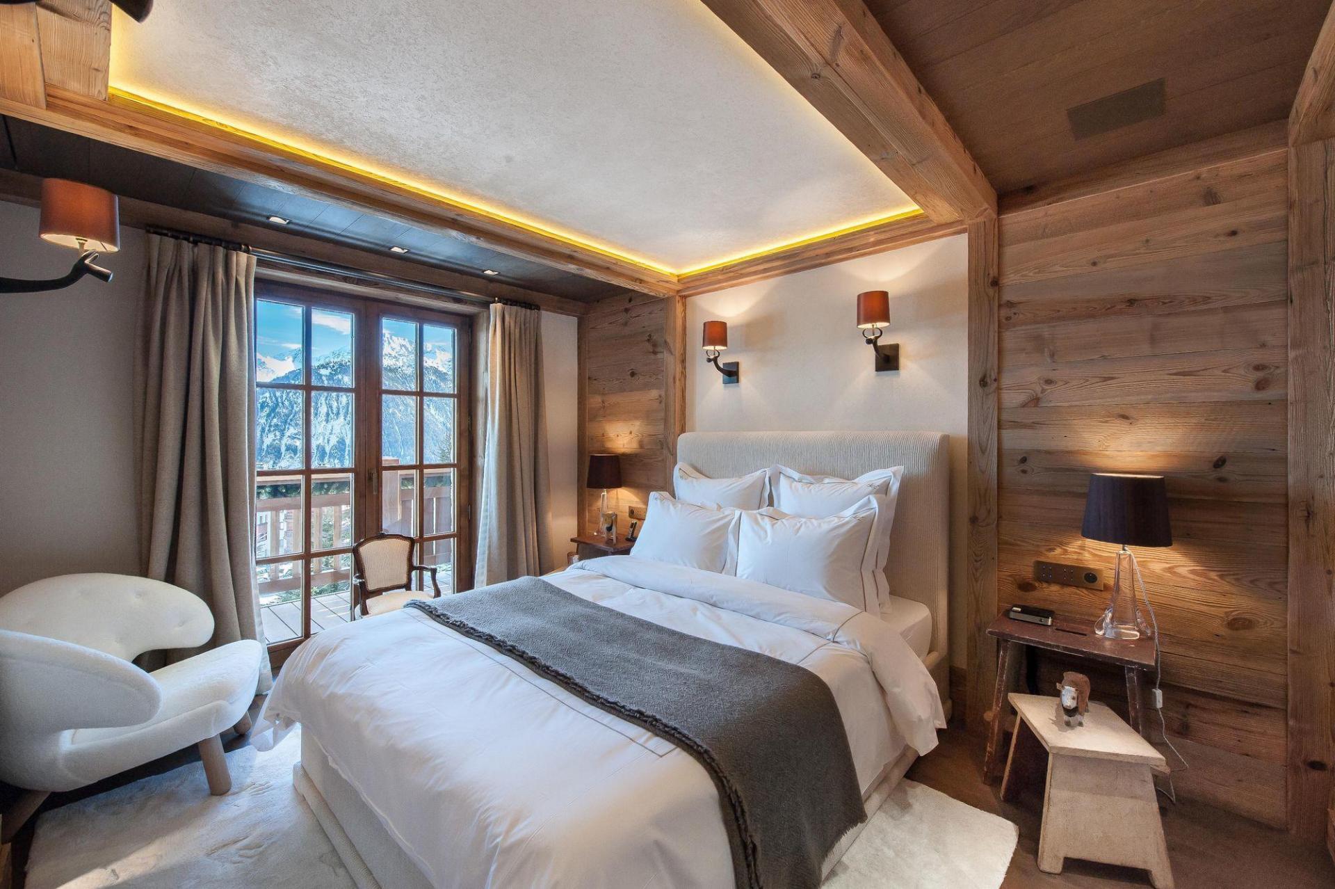ONE OF THE BEDROOMS OF CHALET DES CHENUS SKI RENTAL