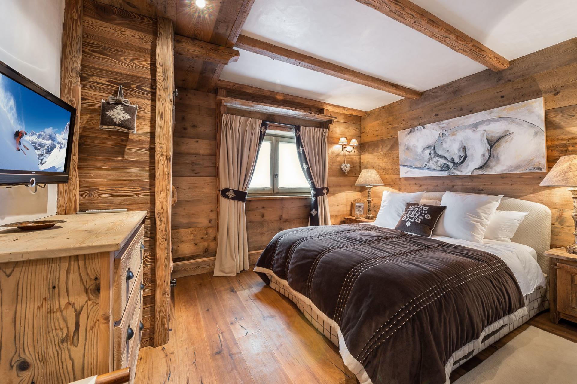 ONE OF THE BEDROOMS OF CHALET BELLECOTE SKI RENTAL