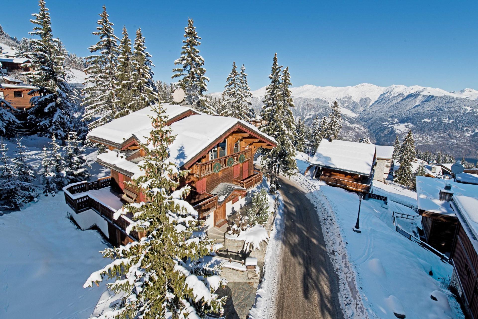 CHALET DES SAPINS IS A NICE WINTER HOLIDAY RENTAL IN THE FRENCH ALPS