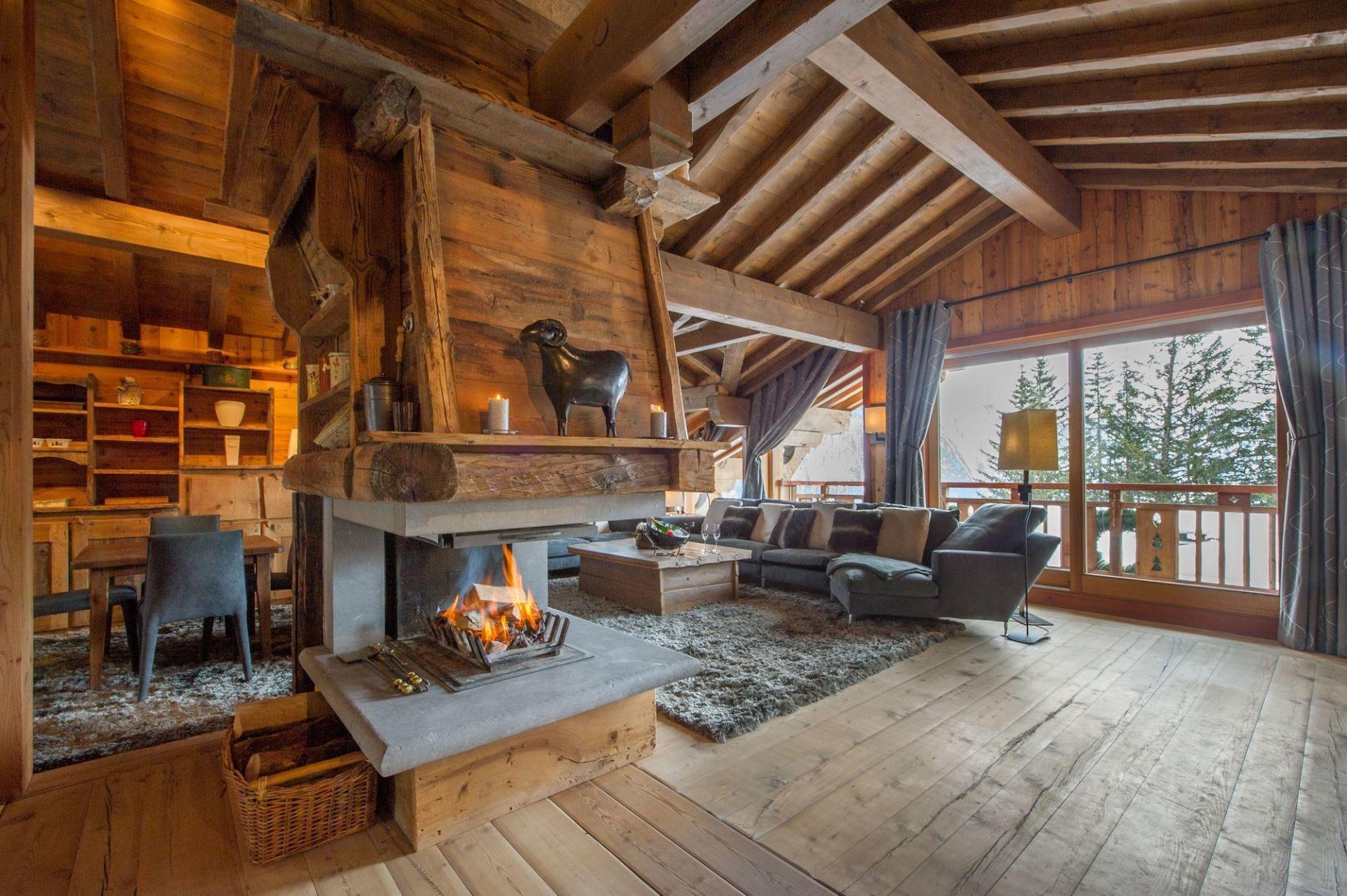 THE FIREPLACE IN CHALET DES SAPINS